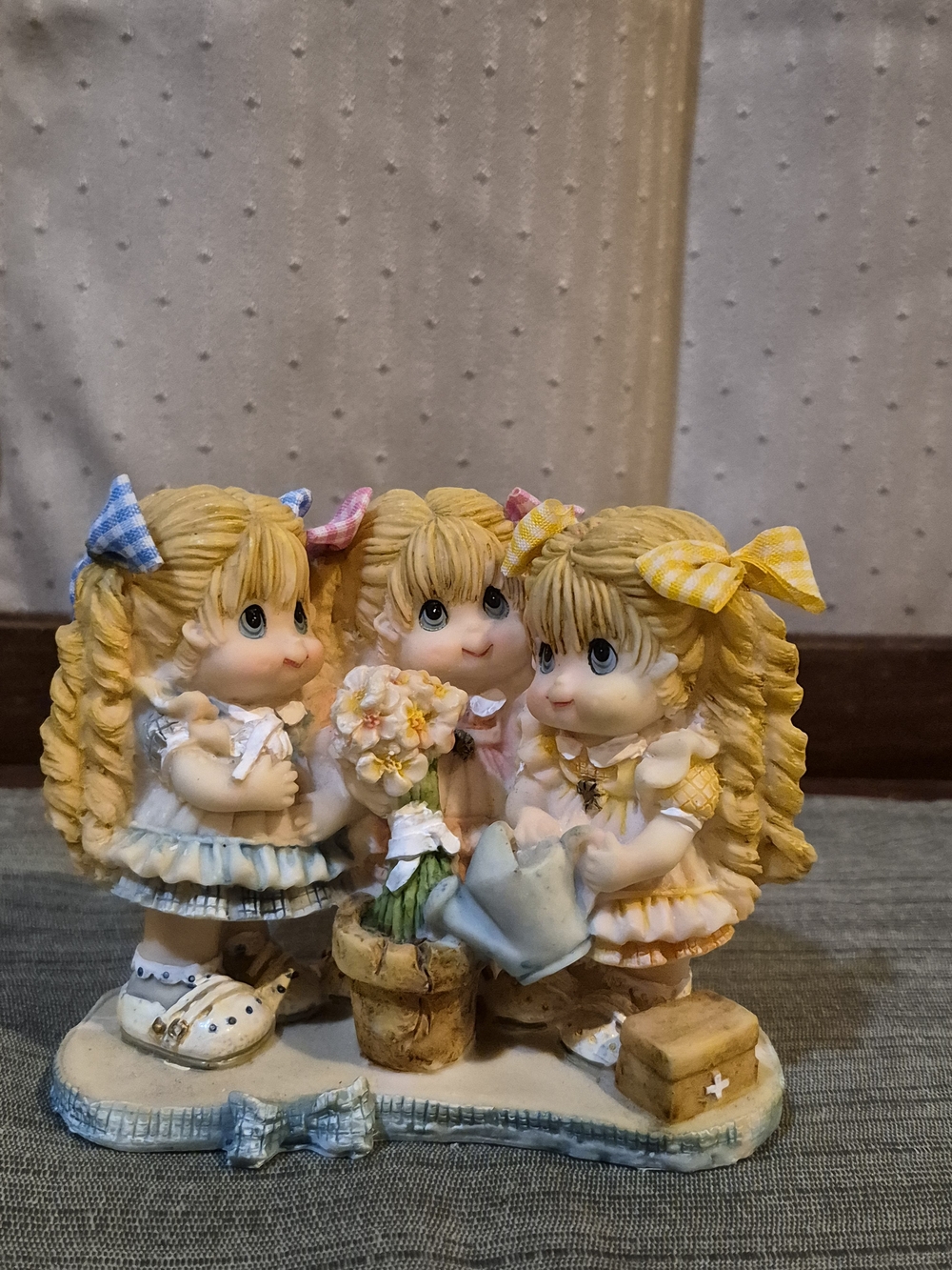 VTG Sweet Kids Co Triplet Girl Figurine - Real Cloth Bows